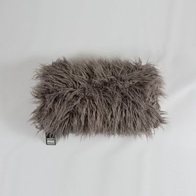 Zoom bild av hemsidan design fuskpälskuddar o plädar