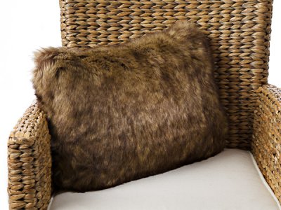 Zoom image of fuskpälskudde järv kudde järv i fuskpäls elegant kudde i fuskpäls