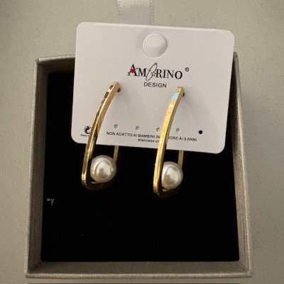 Zoom image of J Hoop earrings with pearl