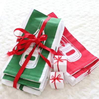 Zoom image of Kitchen towel Wineglass, red 50 x 70 cm