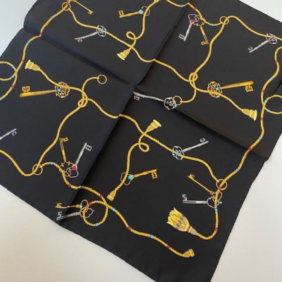Zoom bild av Siden Scarf Keys, Black 43 x 43 cm