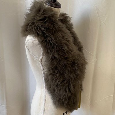Zoom image of fur collar in sheepskin, olive