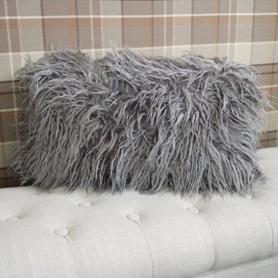Zoom bild av kudde pälskudde afghan päls grå dreads grå afghan kudde