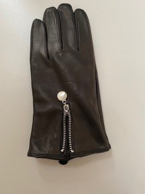 Zoom bild av stilfull klassisk lammskinnshandske dam svart med stickat ullfoder