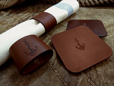 Zoom bild av glasunderlägg läder ankaremotiv