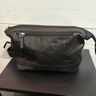 Zoom bild av luca ferri skinn necessär