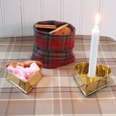 Zoom bild av tartan rutig tygkorg klassika tartan rutor