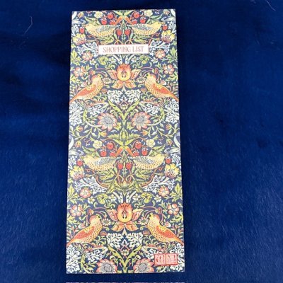 Zoom bild av shoppinglista inköpslista morris william morris strawberry thief