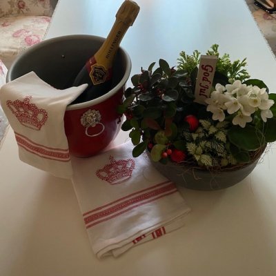 Zoom bild av Champagnekylare Röd,Nickelmaskaroner