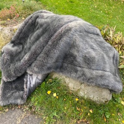 Zoom image of Throw Racoon, 130 x 180 cm