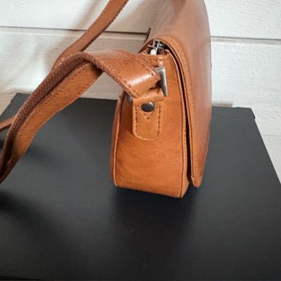 Zoom bild av Flap bag Tuscany small, Valnöt