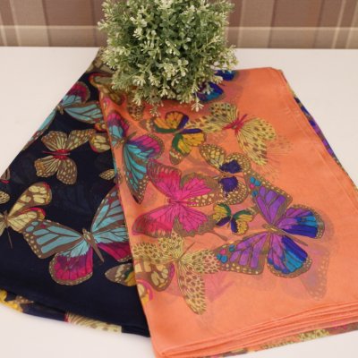 Zoom bild av vackra eleganta sidensjalar