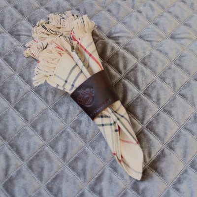 Zoom bild av burberry rutig servett beige rutig servett för vacker dukning