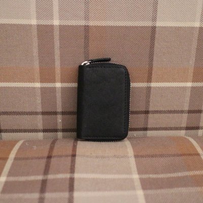 Zoom bild av svart nyckelringsfodral iskinn