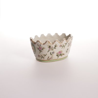Zoom image of Bowl small, small roses