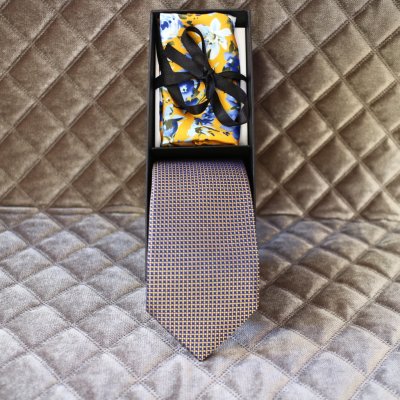 slips i gul färg med presentask slips o näsduk