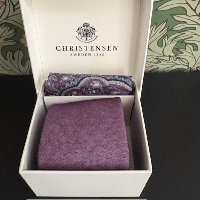 Zoom image of Tie & Pocket Square Paisley wool, purple