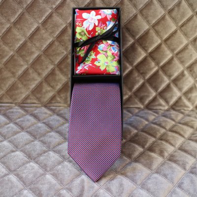 vinröd mönstrad slips från amanda christensen välklädd stureplans stekaren