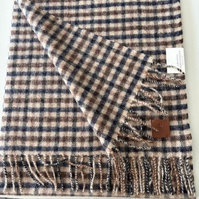 Zoom bild av smårutig herr halsduk virgin wool ull halsduk klassisk rutig herr halsduk amanda christensen