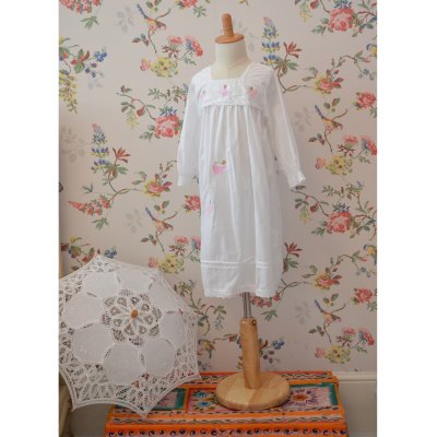 Zoom bild av vitt nattlinne barn 2 år till 12 år med älvor fairy