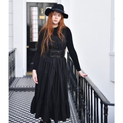 Zoom bild av Nattlinne Jodie, svart eller vit, one size stor i modellen