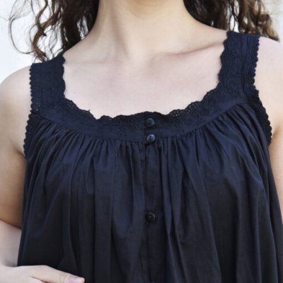 Zoom bild av Nattlinne Jodie, svart eller vit, one size stor i modellen