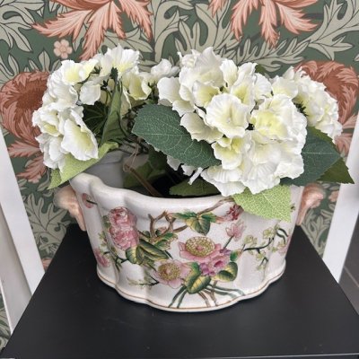 Zoom bild av vackra krukor i vintagestyle simply scandinavia kruka balja gammaldags krukor