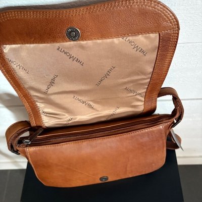 Zoom bild av Flap bag Tuscany Medium, Valnöt