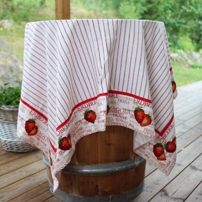 Zoom image of Tablecloth Strawberry, 130 x 130