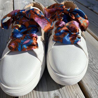 Zoom bild av skosnören breda dam snören sneakers scarf modell the shoelace brand stockholm