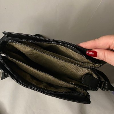 Zoom bild av Axelremsväska Classic dam L.F, Medium Svart