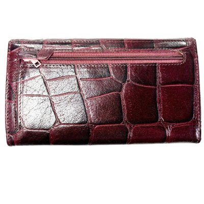 Zoom bild av snygg damplånbok i kalvskinn vinröd burgundy plånbok dam croco prägling