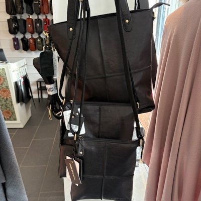 Zoom bild av Axelremsväska / Crossover Medium House of Sajaco, M Svart