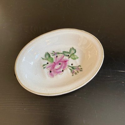 Zoom bild av gammaldags hanverksmässigt tvålfat i vintagestyle