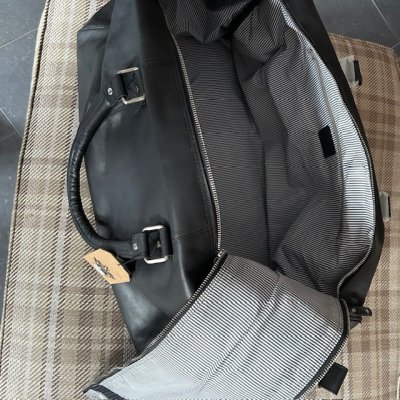 snygg bag i buffrat skinn tygfodrad klassisk snygg skinnbag i vintage skinn oljigt fettat skinn