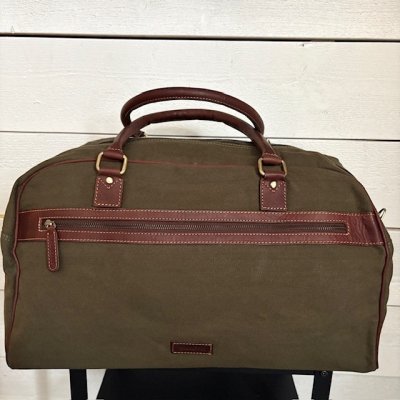 Zoom bild av weekendbag canvas the monte skinndetaljer snygg sportig elegant weekenbag i canvas